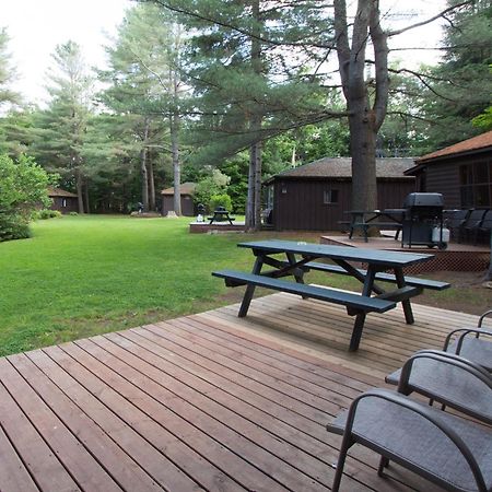 The Pines Cottage Resort Oxtongue Lake Екстер'єр фото