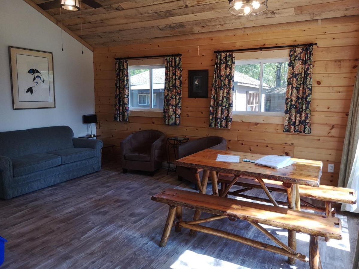 The Pines Cottage Resort Oxtongue Lake Екстер'єр фото