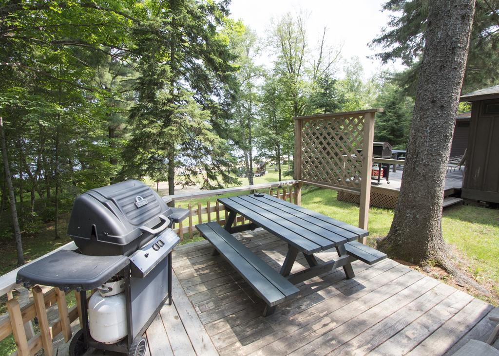 The Pines Cottage Resort Oxtongue Lake Екстер'єр фото