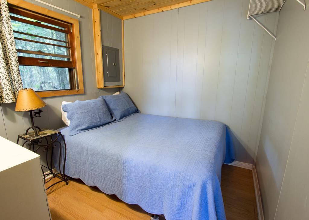 The Pines Cottage Resort Oxtongue Lake Екстер'єр фото