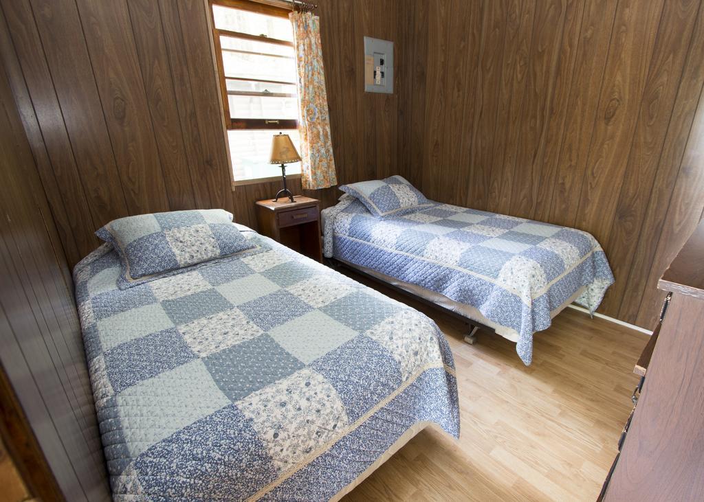 The Pines Cottage Resort Oxtongue Lake Екстер'єр фото
