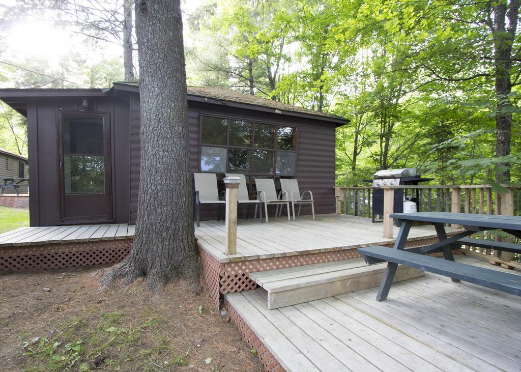 The Pines Cottage Resort Oxtongue Lake Екстер'єр фото