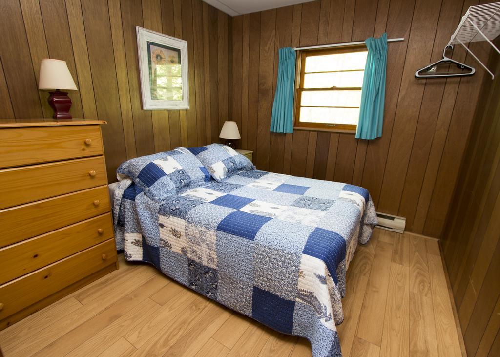 The Pines Cottage Resort Oxtongue Lake Екстер'єр фото