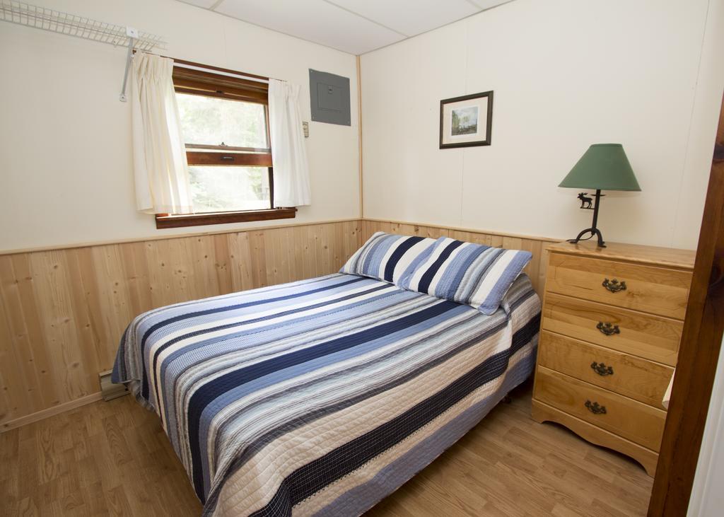 The Pines Cottage Resort Oxtongue Lake Екстер'єр фото