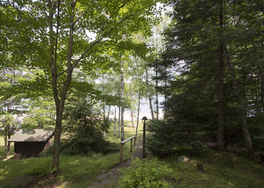 The Pines Cottage Resort Oxtongue Lake Екстер'єр фото