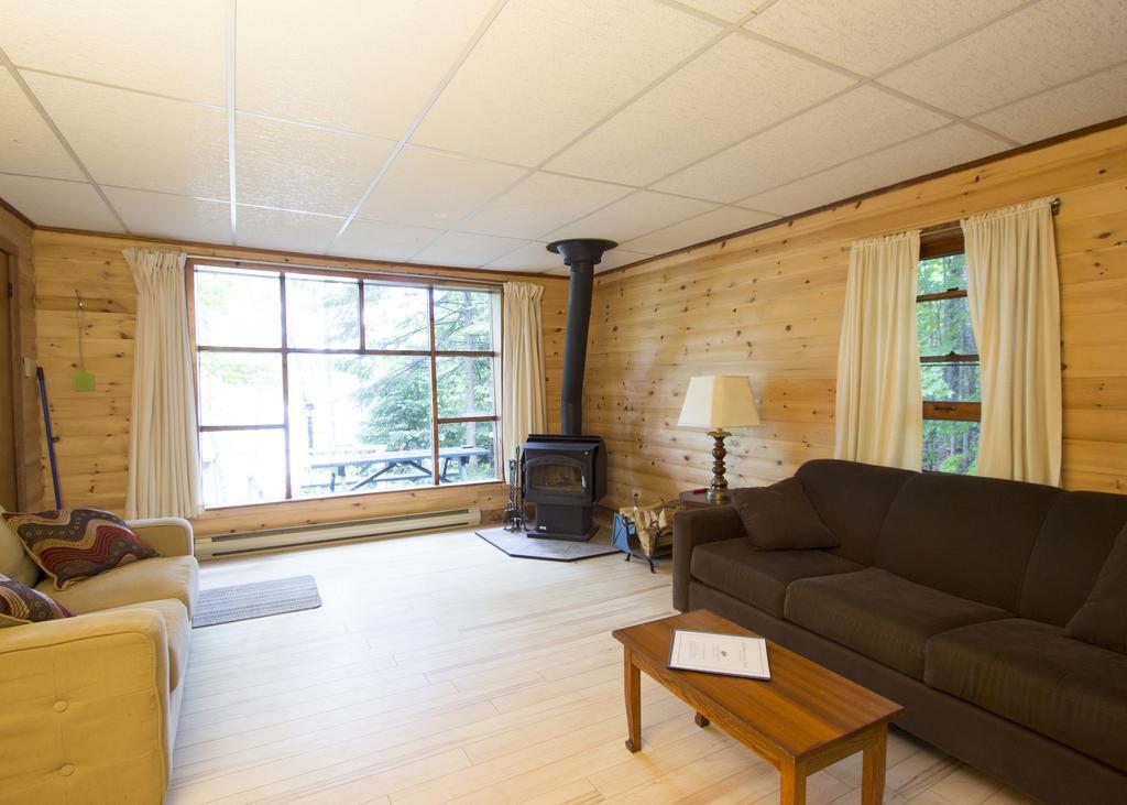 The Pines Cottage Resort Oxtongue Lake Екстер'єр фото