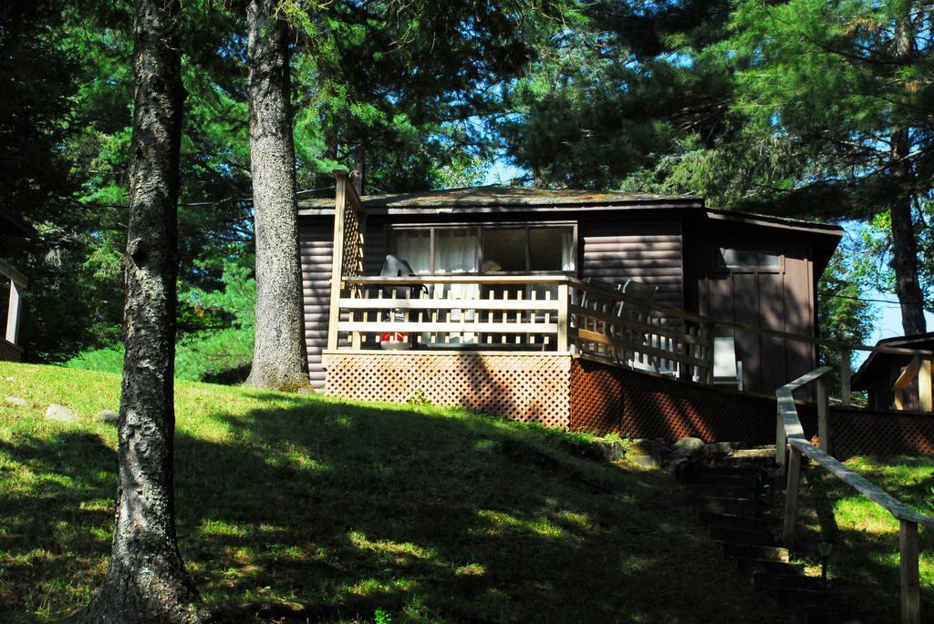 The Pines Cottage Resort Oxtongue Lake Екстер'єр фото
