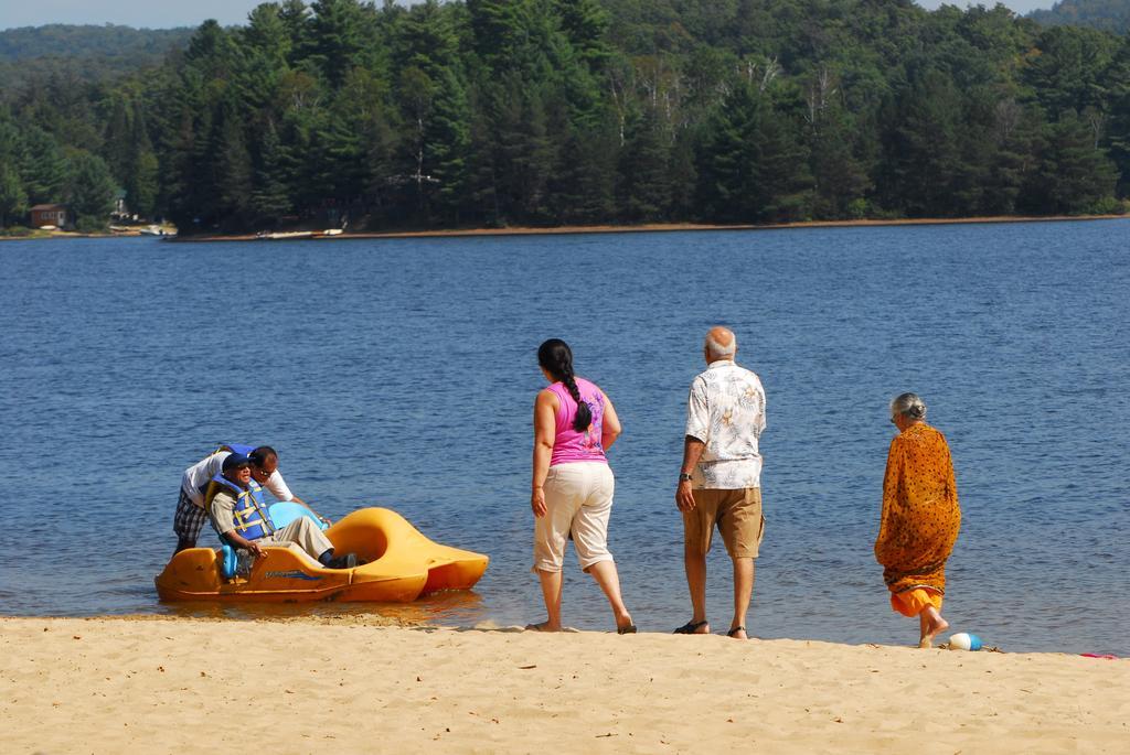 The Pines Cottage Resort Oxtongue Lake Екстер'єр фото