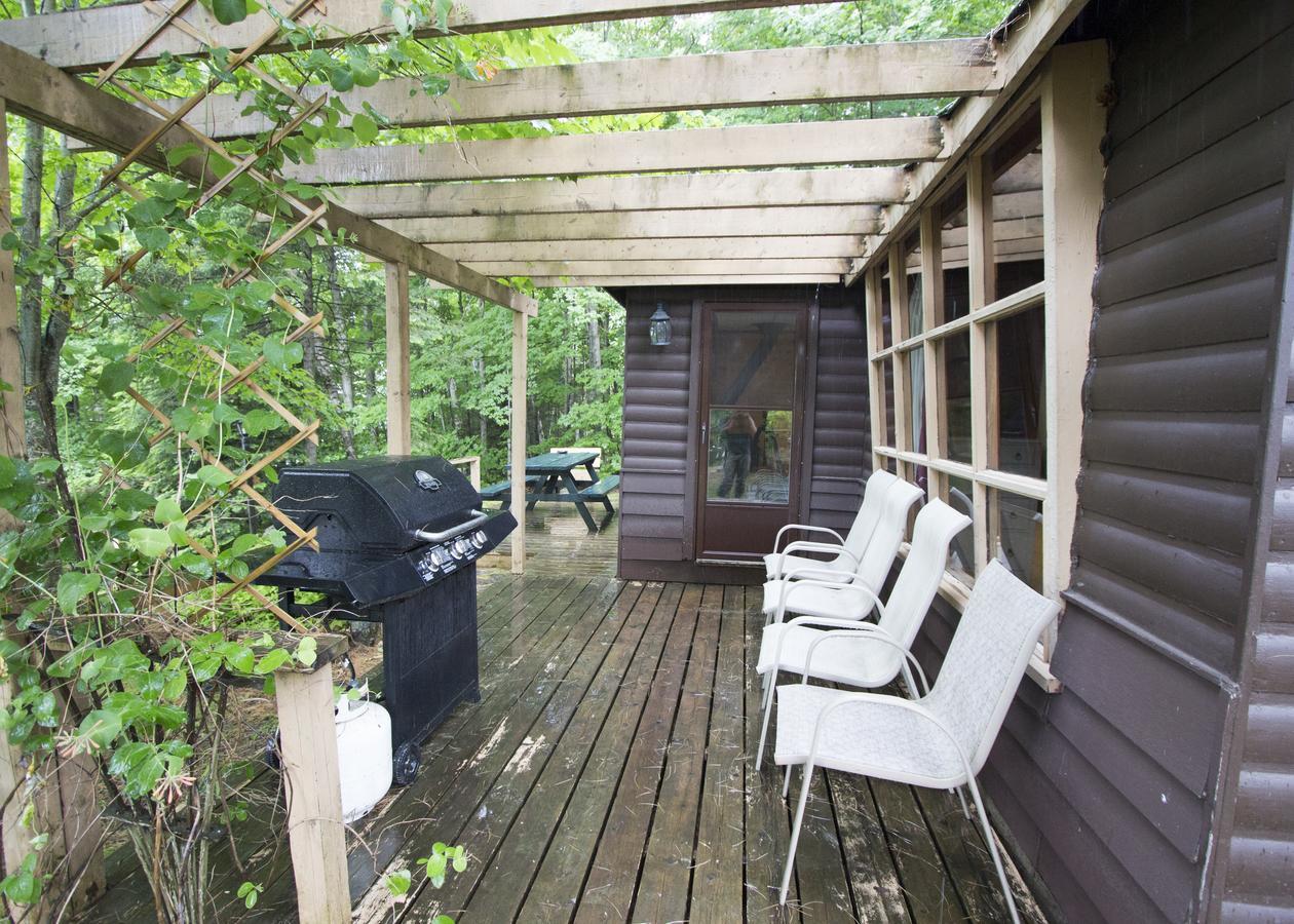 The Pines Cottage Resort Oxtongue Lake Екстер'єр фото
